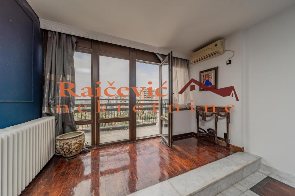 Stan na prodaju u Beogradu, Novi Beograd blok 70 (Kineski TC), cetvorosoban, 167m2, cena 450000 evra