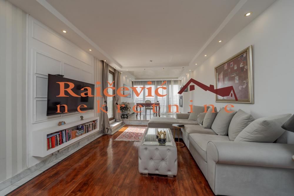 Stan na prodaju u Beogradu, Novi Beograd blok 70 (Kineski TC), cetvorosoban, 167m2, cena 450000 evra