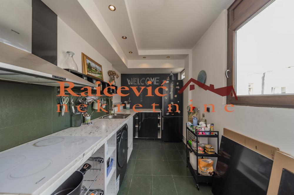 Stan na prodaju u Beogradu, Novi Beograd blok 70 (Kineski TC), cetvorosoban, 167m2, cena 450000 evra