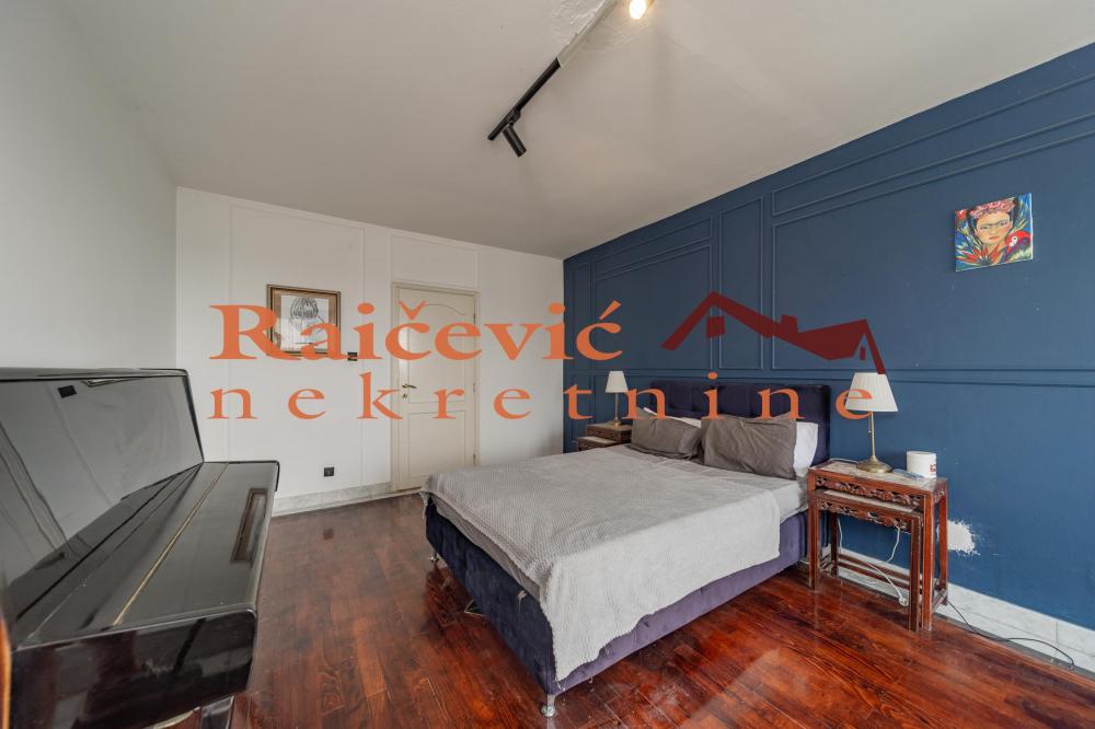 Stan na prodaju u Beogradu, Novi Beograd blok 70 (Kineski TC), cetvorosoban, 167m2, cena 450000 evra