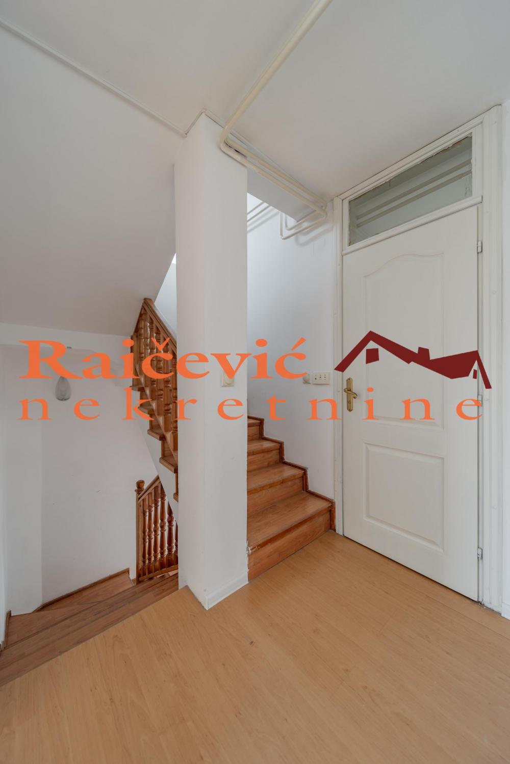 Stan na prodaju u Beogradu, Autokomanda, cetvorosoban, 176m2, cena 450000 evra