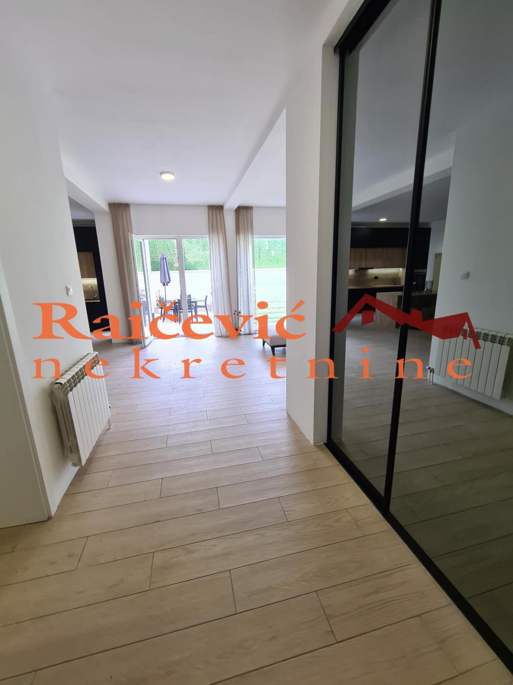 Stan na prodaju u Beogradu, Dedinje, cetvorosoban, 180m2, cena 900000 evra