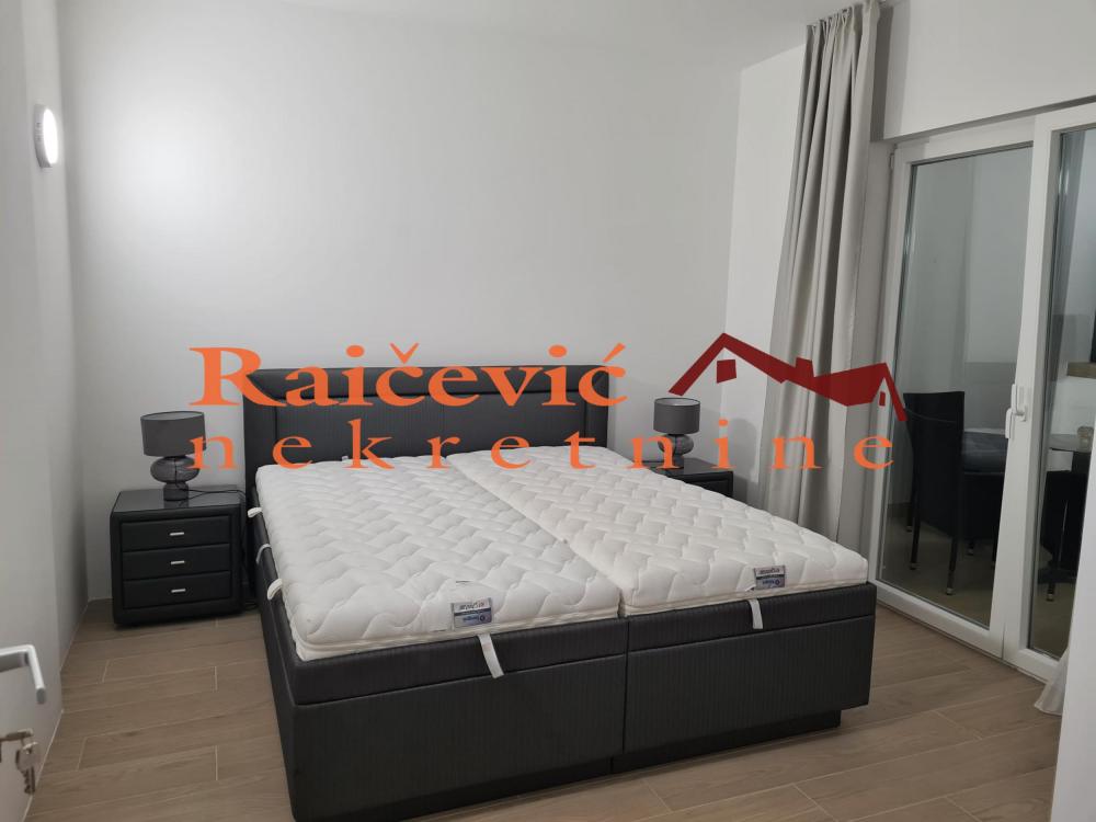 Stan na prodaju u Beogradu, Dedinje, cetvorosoban, 180m2, cena 900000 evra