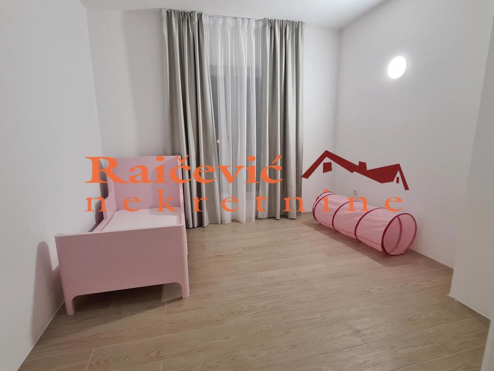 Stan na prodaju u Beogradu, Dedinje, cetvorosoban, 180m2, cena 900000 evra