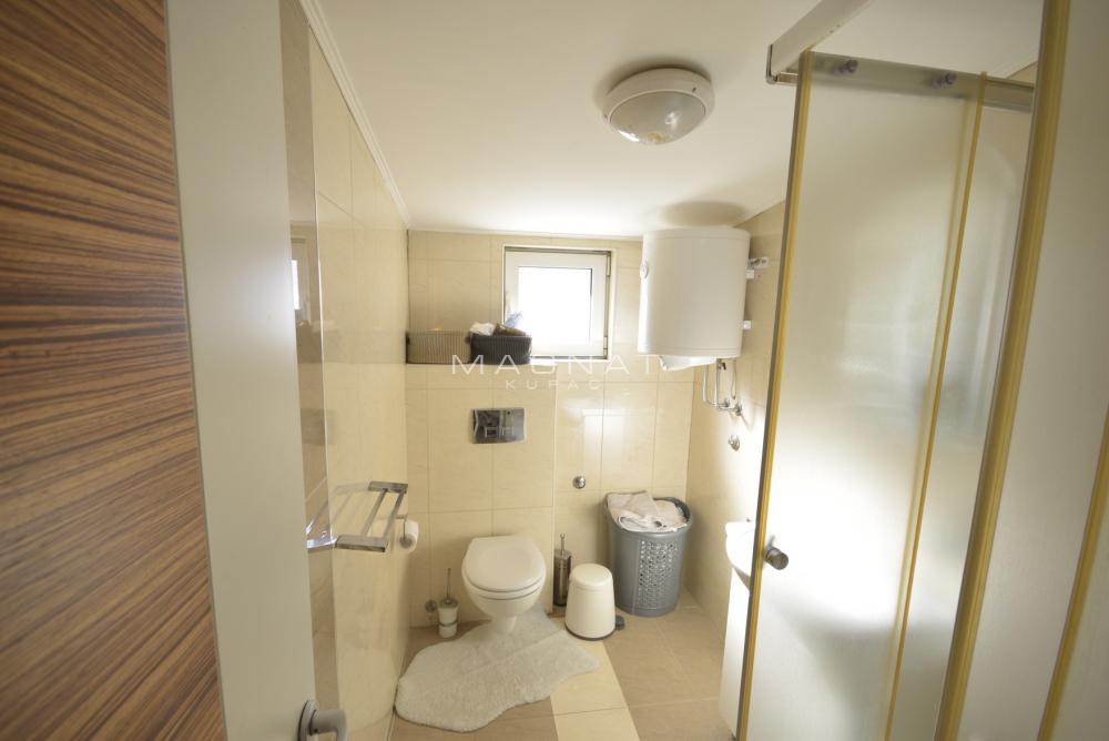 Stan na prodaju u Beogradu, Vračar, 106m2, cena 338000 evra