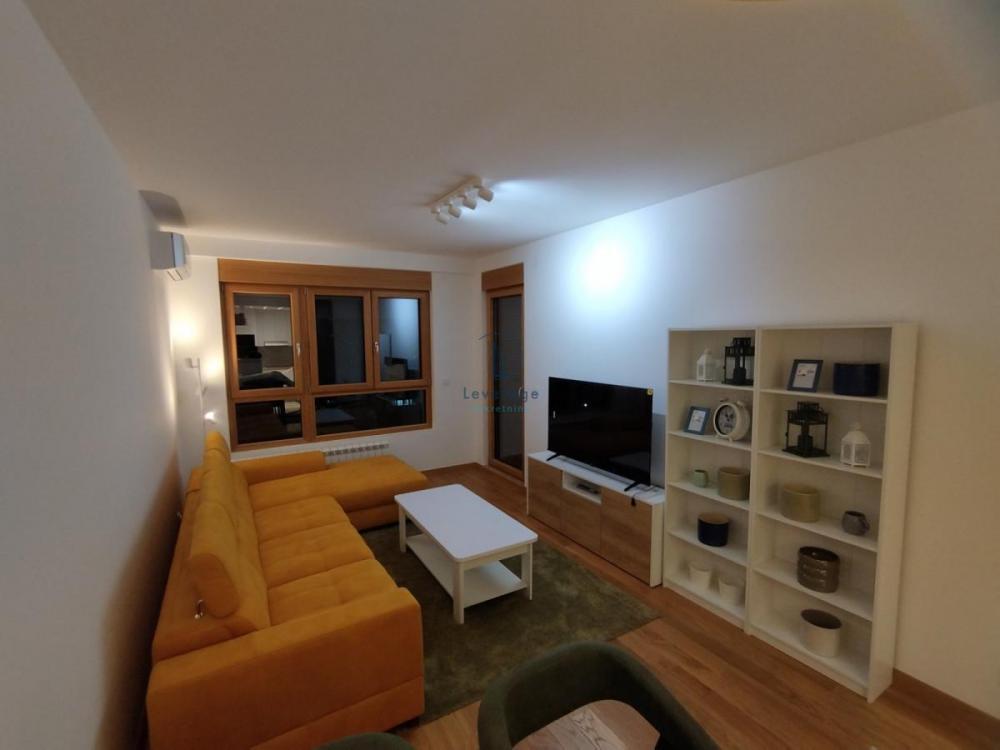 Stan na prodaju u Beogradu, Novi Beograd blok 65, trosoban, 77m2, cena 440000 evra