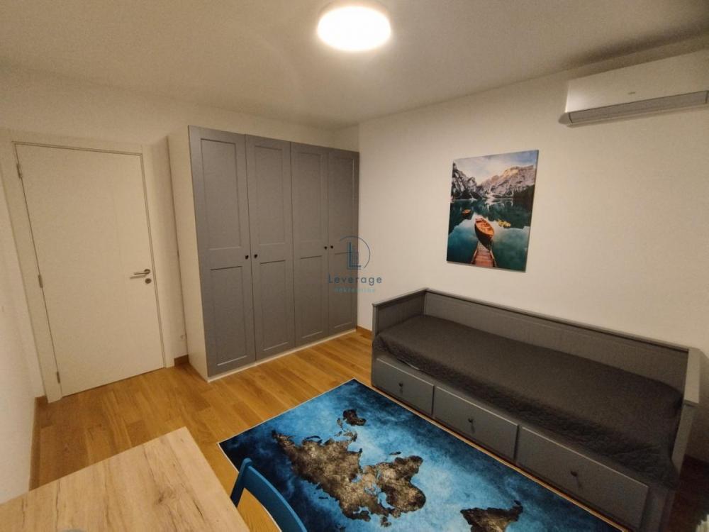 Stan na prodaju u Beogradu, Novi Beograd blok 65, trosoban, 77m2, cena 440000 evra