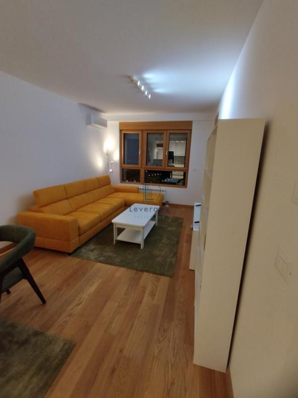 Stan na prodaju u Beogradu, Novi Beograd blok 65, trosoban, 77m2, cena 440000 evra