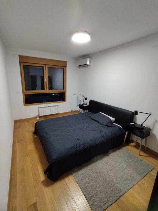 Stan na prodaju u Beogradu, Novi Beograd blok 65, trosoban, 77m2, cena 440000 evra