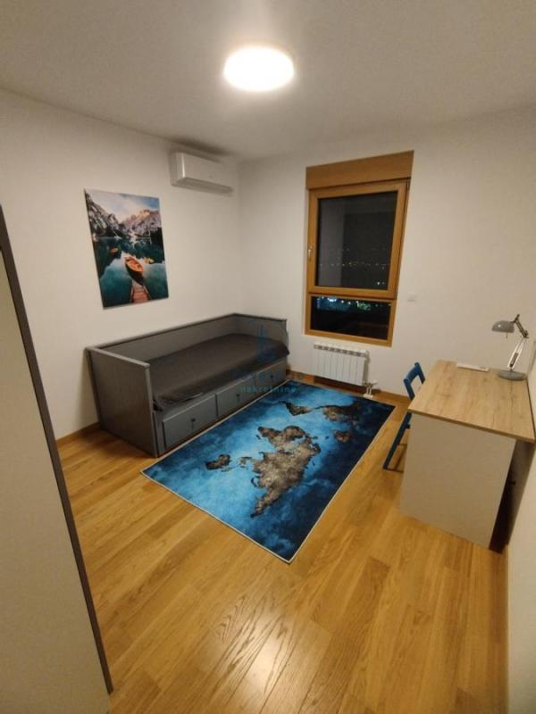 Stan na prodaju u Beogradu, Novi Beograd blok 65, trosoban, 77m2, cena 440000 evra