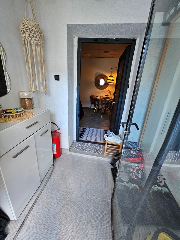 Stan na prodaju u Beogradu, Đeram pijaca, cetvorosoban, 87m2, cena 269000 evra