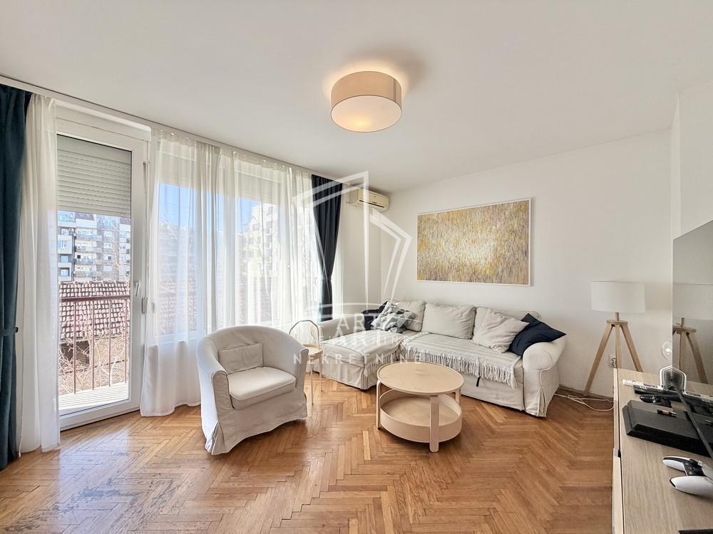 Stan na prodaju u Beogradu, Vračar, trosoban, 64m2, cena 272000 evra