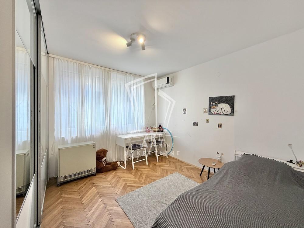 Stan na prodaju u Beogradu, Vračar, trosoban, 64m2, cena 272000 evra