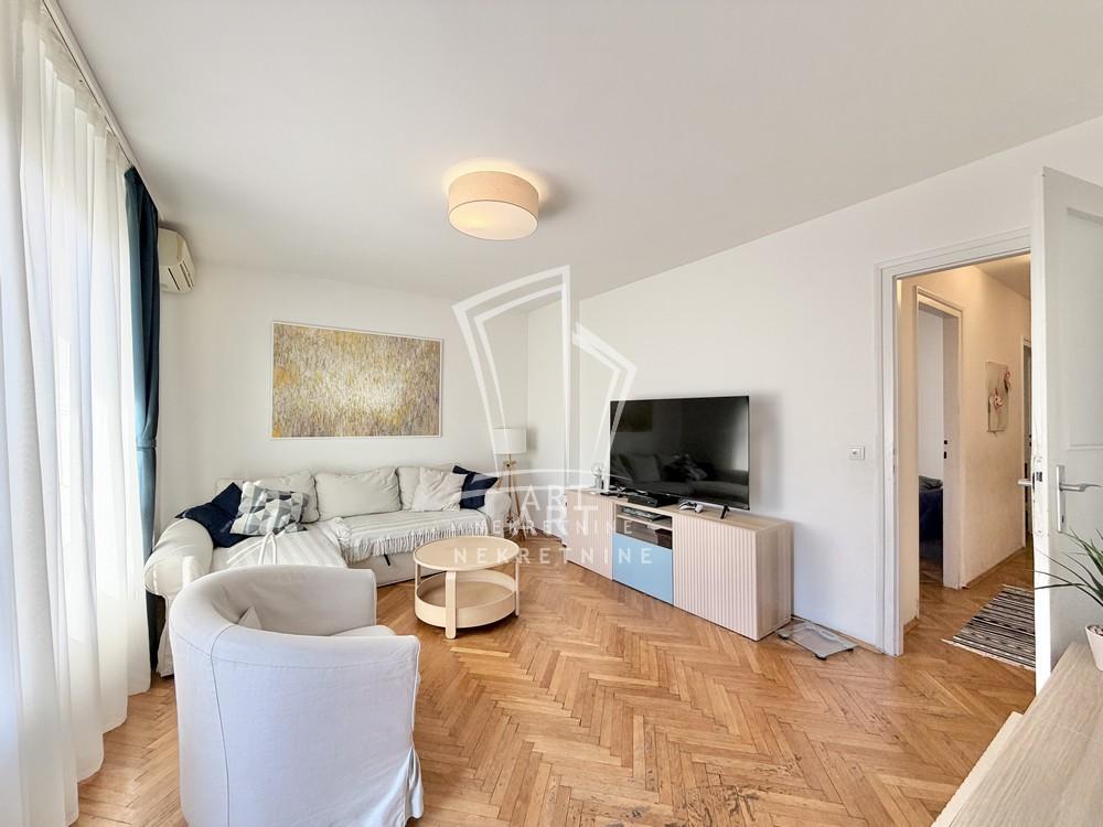 Stan na prodaju u Beogradu, Vračar, trosoban, 64m2, cena 272000 evra