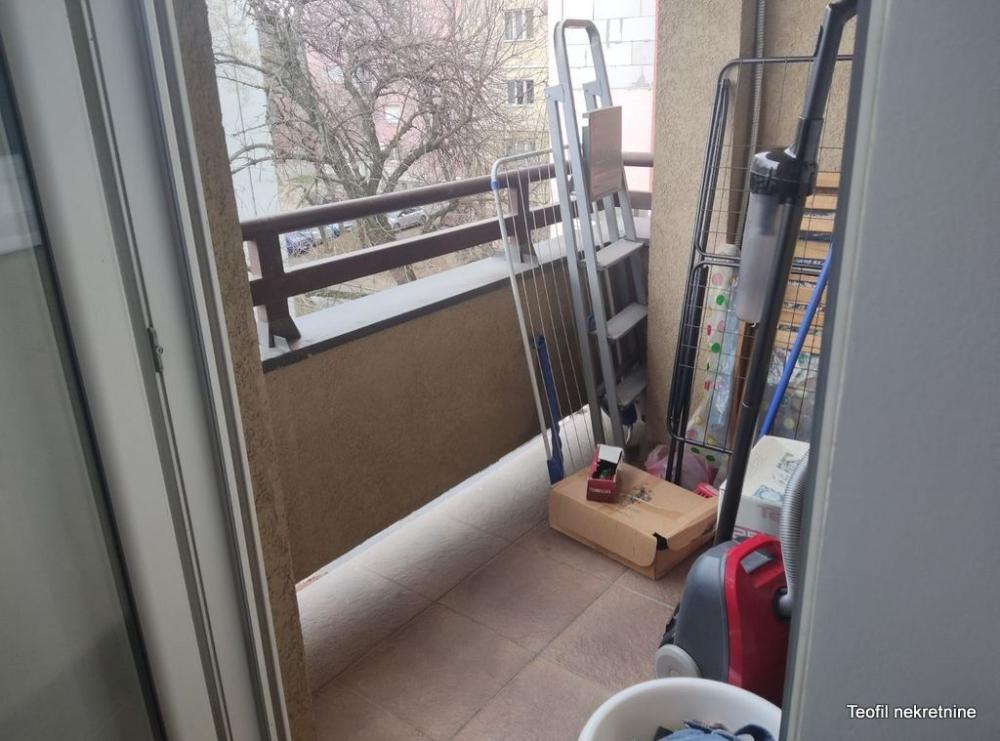 Stan na prodaju u Beogradu, Karaburma, jednoiposoban, 35m2, cena 125000 evra