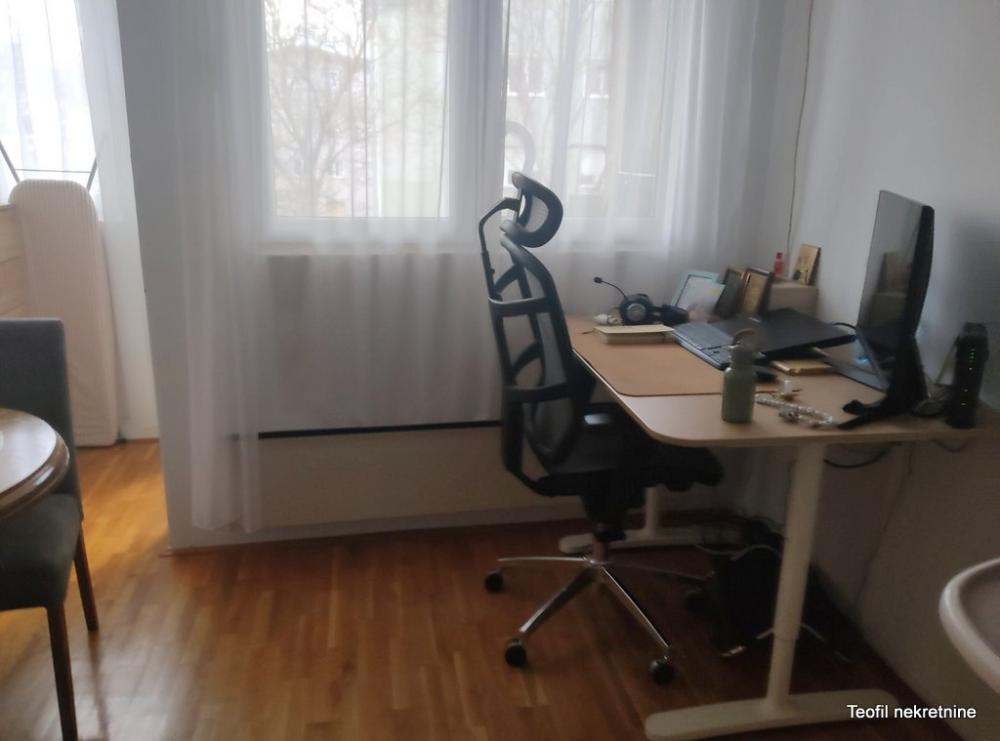 Stan na prodaju u Beogradu, Karaburma, jednoiposoban, 35m2, cena 125000 evra