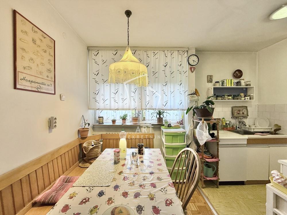 Stan na prodaju u Beogradu, Voždovac, troiposoban, 89m2, cena 265000 evra