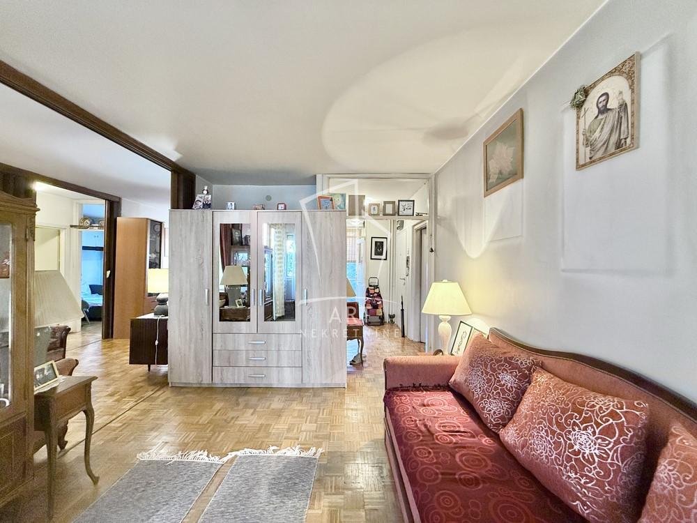 Stan na prodaju u Beogradu, Voždovac, troiposoban, 89m2, cena 265000 evra