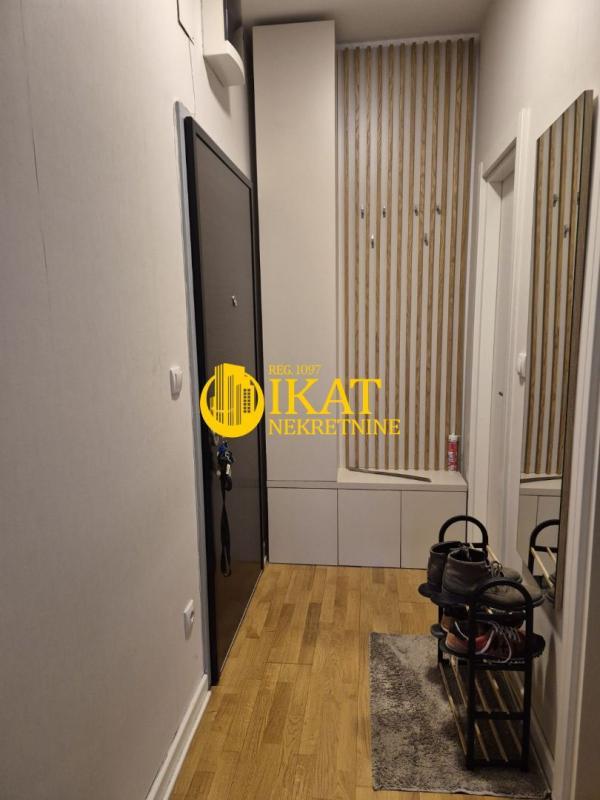 Stan na prodaju u Beogradu, Karaburma, cetvorosoban, 74m2, cena 305000 evra