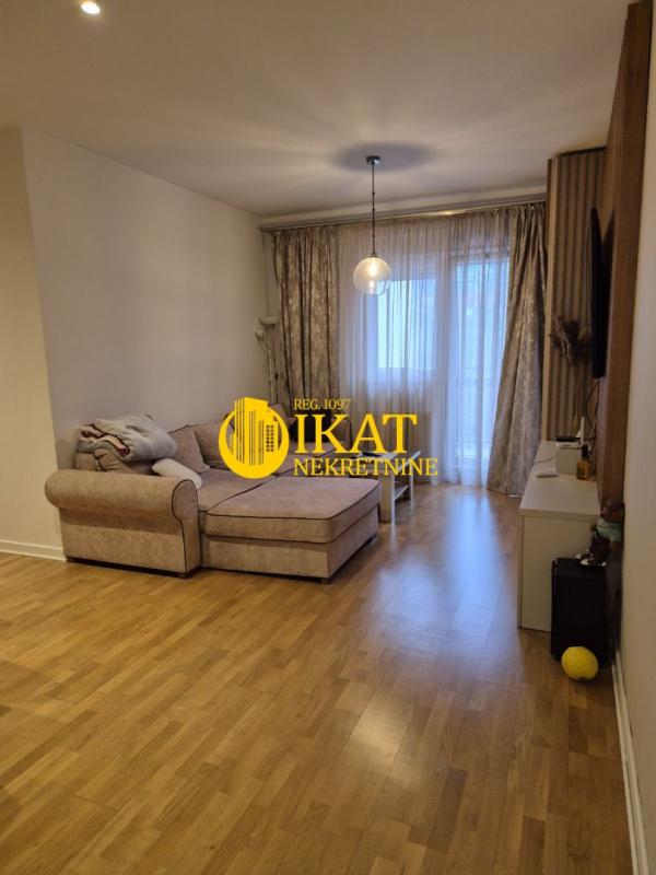 Stan na prodaju u Beogradu, Karaburma, cetvorosoban, 74m2, cena 305000 evra