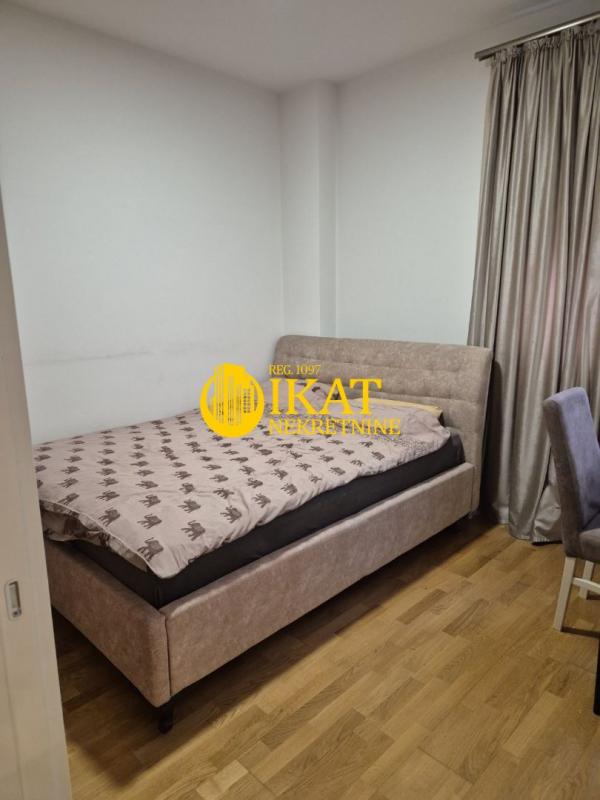 Stan na prodaju u Beogradu, Karaburma, cetvorosoban, 74m2, cena 305000 evra