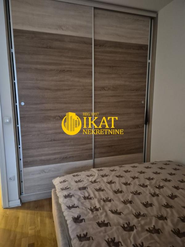 Stan na prodaju u Beogradu, Karaburma, cetvorosoban, 74m2, cena 305000 evra