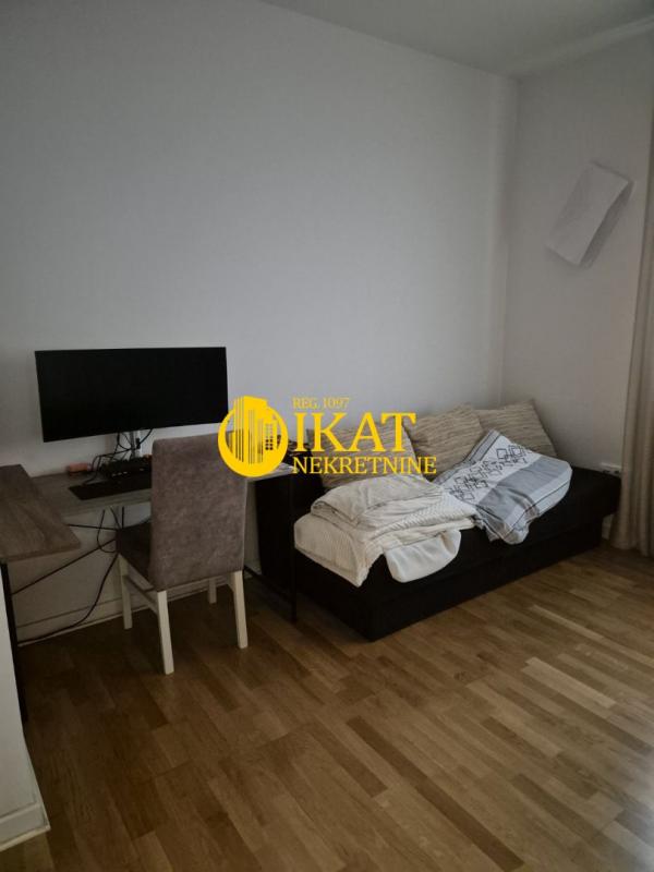 Stan na prodaju u Beogradu, Karaburma, cetvorosoban, 74m2, cena 305000 evra