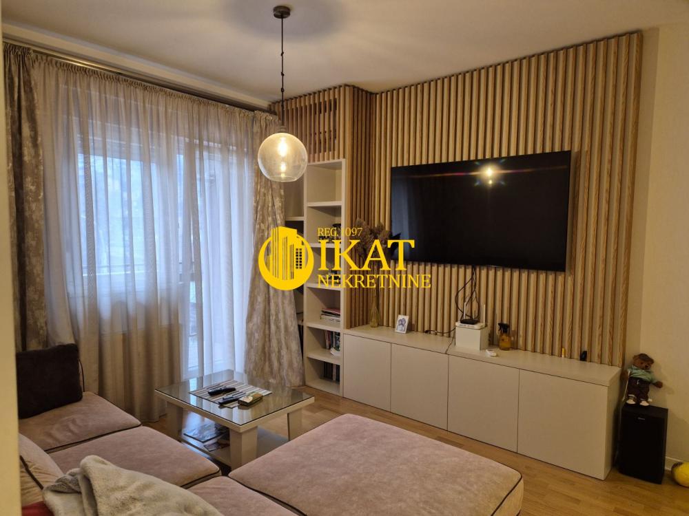 Stan na prodaju u Beogradu, Karaburma, cetvorosoban, 74m2, cena 305000 evra