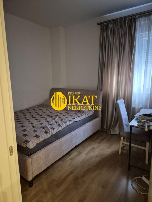 Stan na prodaju u Beogradu, Karaburma, cetvorosoban, 74m2, cena 305000 evra