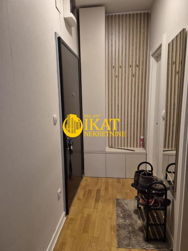 Stan na prodaju u Beogradu, Karaburma, cetvorosoban, 74m2, cena 305000 evra