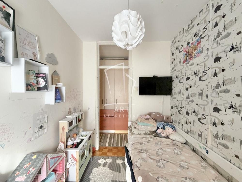 Stan na prodaju u Beogradu, Novi Beograd blok 63, dvoiposoban, 63m2, cena 210000 evra