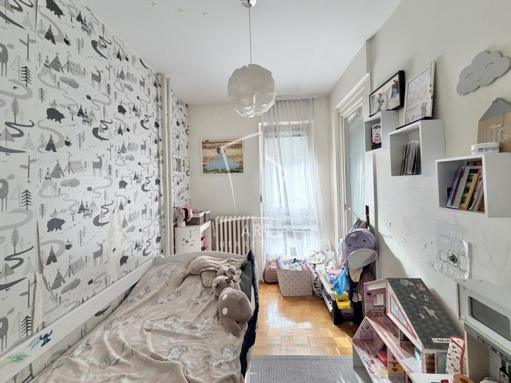 Stan na prodaju u Beogradu, Novi Beograd blok 63, dvoiposoban, 63m2, cena 210000 evra