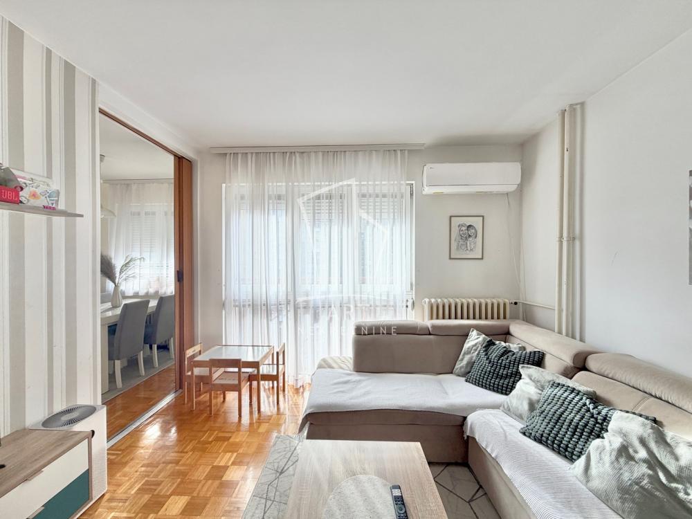 Stan na prodaju u Beogradu, Novi Beograd blok 63, dvoiposoban, 63m2, cena 210000 evra