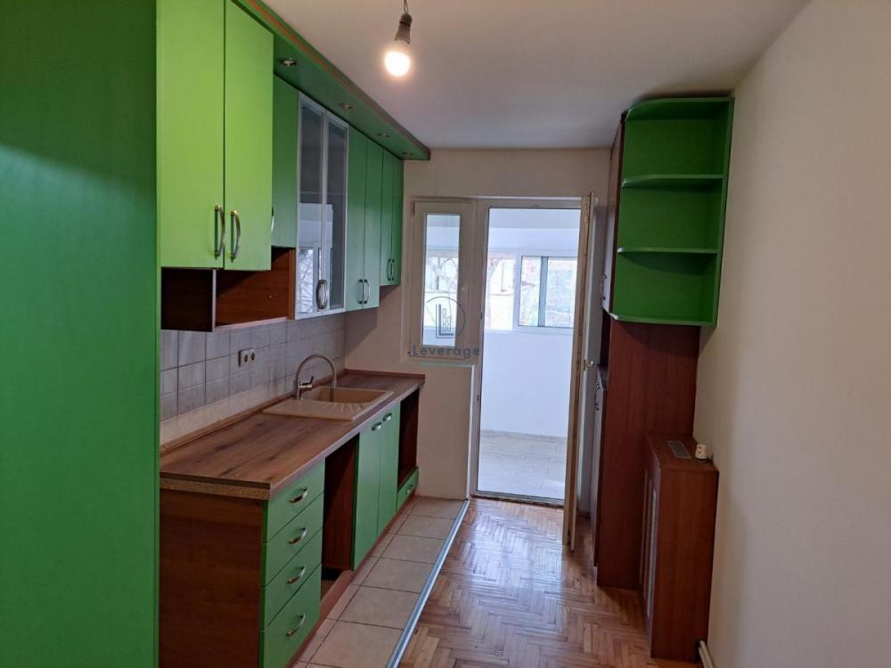 Stan na prodaju u Beogradu, Karaburma, trosoban, 48m2, cena 140000 evra