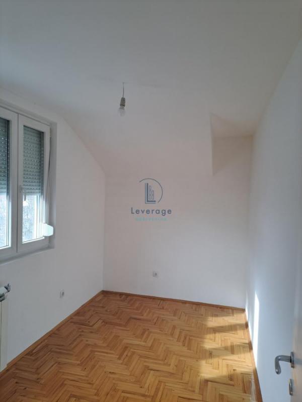 Stan na prodaju u Beogradu, Karaburma, trosoban, 48m2, cena 140000 evra