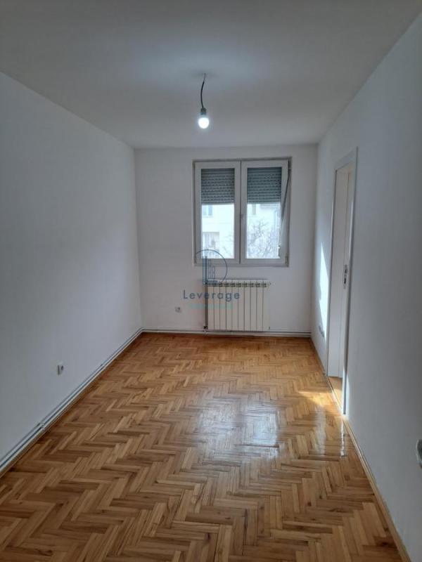 Stan na prodaju u Beogradu, Karaburma, trosoban, 48m2, cena 140000 evra