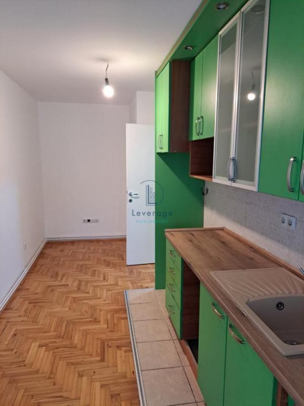 Stan na prodaju u Beogradu, Karaburma, trosoban, 48m2, cena 140000 evra