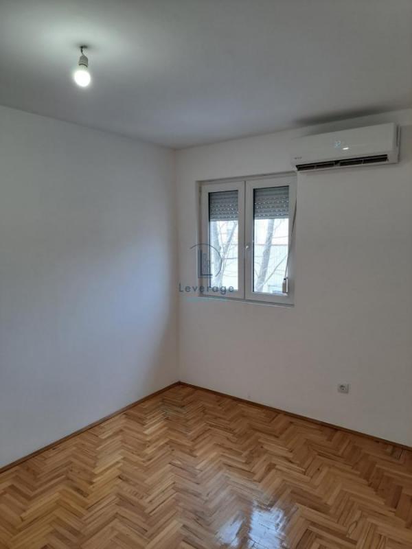 Stan na prodaju u Beogradu, Karaburma, trosoban, 48m2, cena 140000 evra