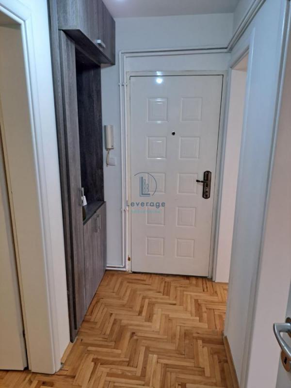 Stan na prodaju u Beogradu, Karaburma, trosoban, 48m2, cena 140000 evra