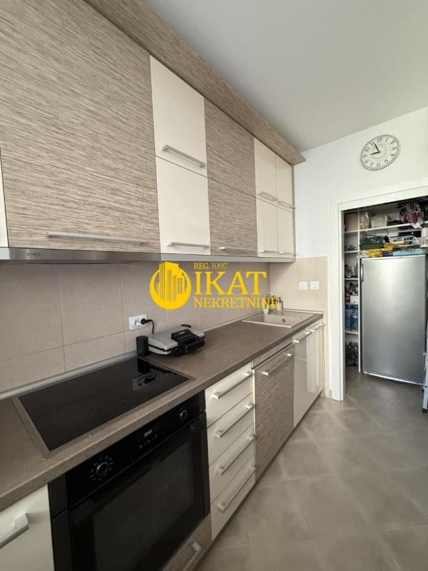 Stan na prodaju u Beogradu, Novi Beograd, trosoban, 85m2, cena 439000 evra