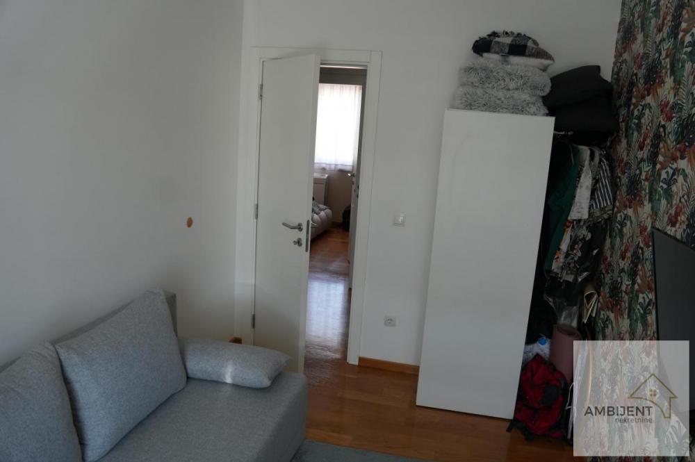 Stan na prodaju u Beogradu, Zvezdara, troiposoban, 83m2, cena 305000 evra