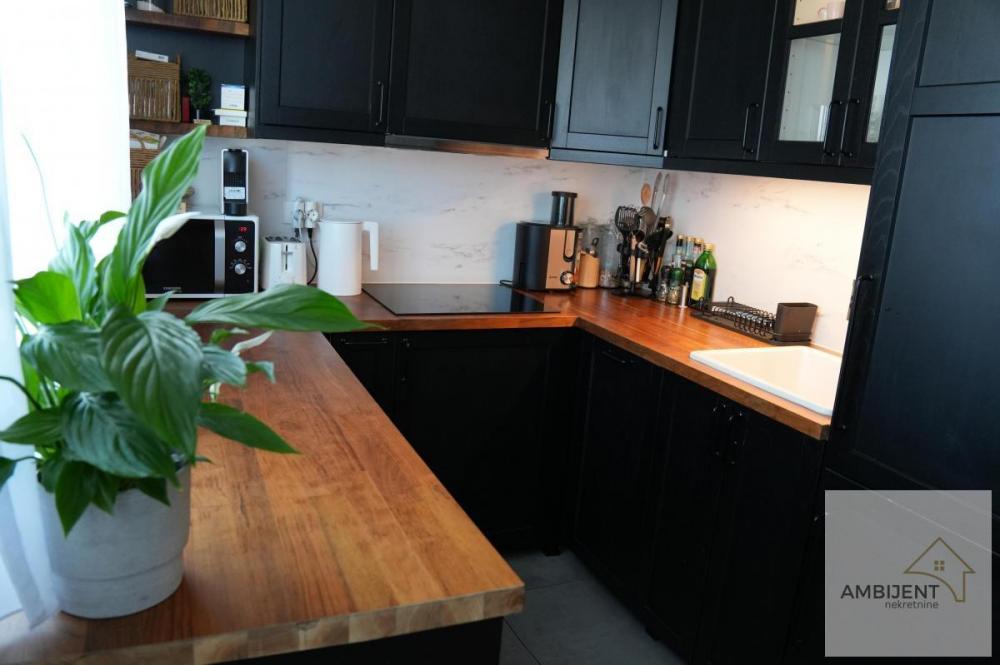 Stan na prodaju u Beogradu, Zvezdara, troiposoban, 83m2, cena 305000 evra