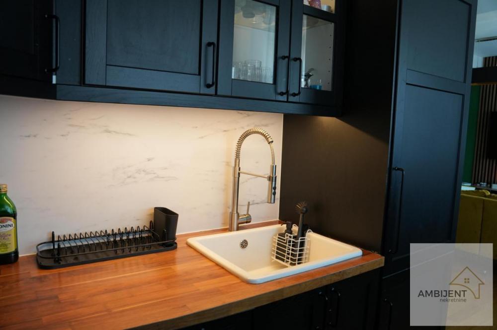 Stan na prodaju u Beogradu, Zvezdara, troiposoban, 83m2, cena 305000 evra