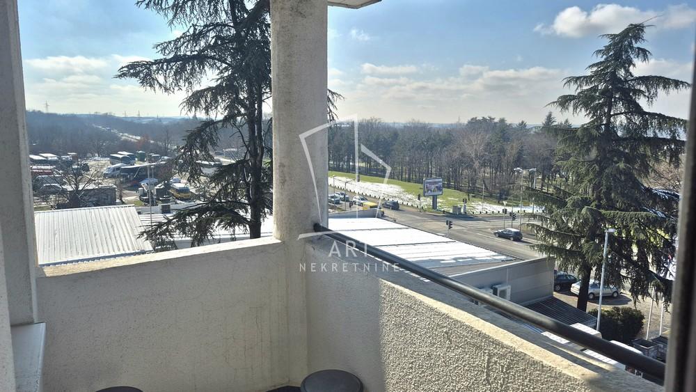 Stan na prodaju u Beogradu, Čukarica, cetvorosoban, 90m2, cena 260000 evra