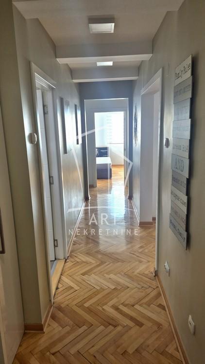 Stan na prodaju u Beogradu, Čukarica, cetvorosoban, 90m2, cena 260000 evra