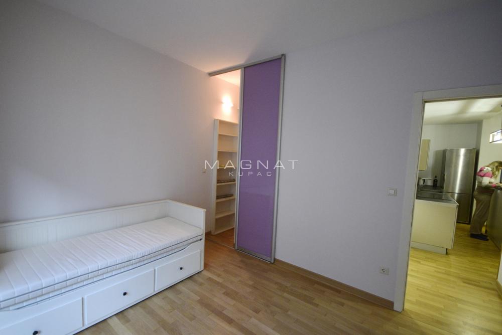 Stan na prodaju u Beogradu, Vračar, cetvorosoban, 108m2, cena 485000 evra