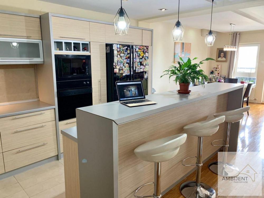 Stan na prodaju u Beogradu, Zvezdara, troiposoban, 157m2, cena 392000 evra