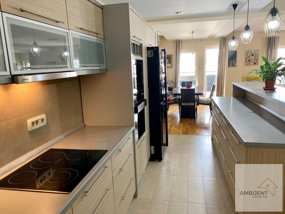 Stan na prodaju u Beogradu, Zvezdara, troiposoban, 157m2, cena 392000 evra