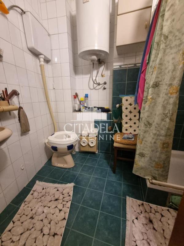 Stan na prodaju u Beogradu, Savski venac, trosoban, 74m2, cena 240000 evra