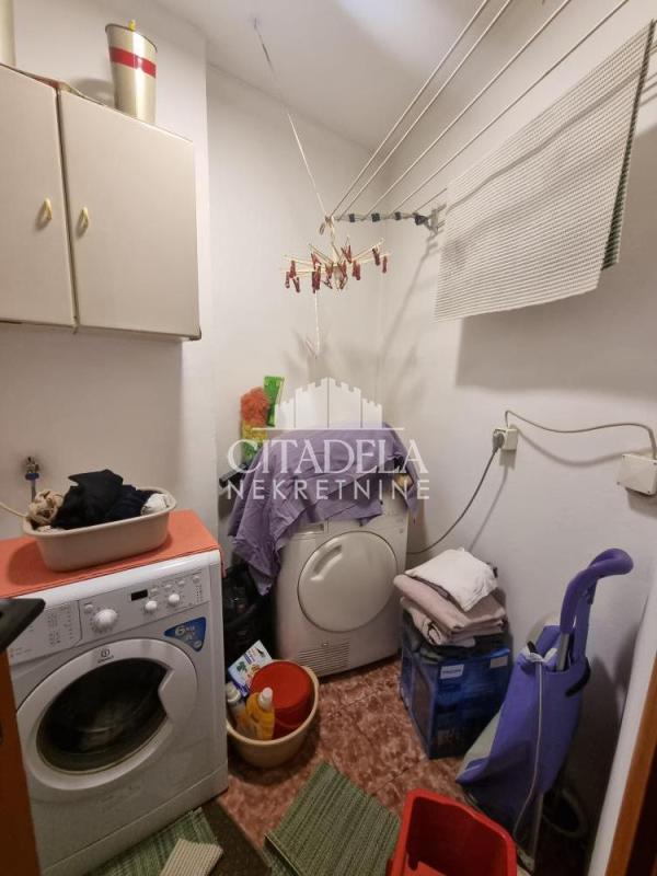 Stan na prodaju u Beogradu, Savski venac, trosoban, 74m2, cena 240000 evra